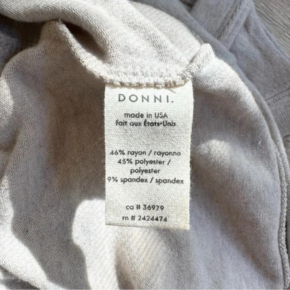 NWT Donni Sweater Vest Knit Sleeveless Tank V Neck Relaxed in Heathered Oat XL - Picture 11 of 13